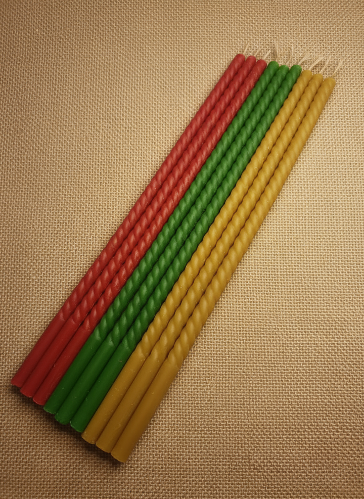 lange grüne rote gelbe Bienenwachs-Altarkerzen (80 cm) handgemacht in europa