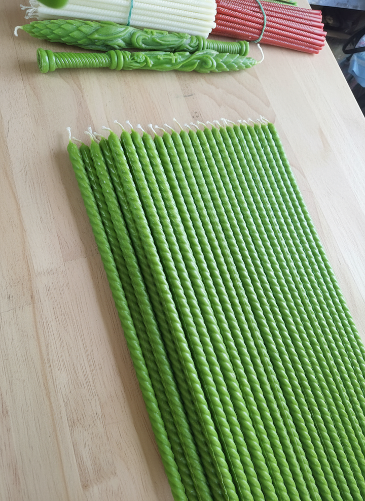 Grüne Altarkerzen / archiereische Bienenwachskerzen – extra lang (80 cm), 